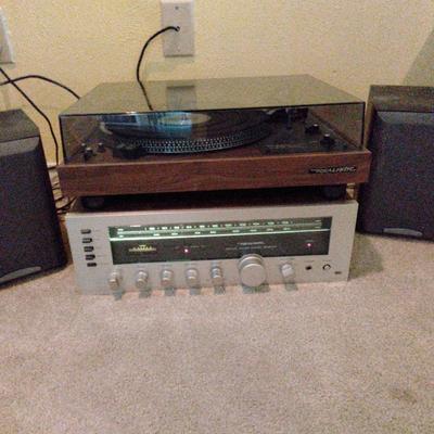 Realistic Brand Turntable Receiver and 2 Sony Speakers/needs record needle