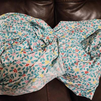 Twin Sheets with Holly Pattern 2 Sets