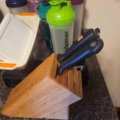 Kitchen Must Haves: Scale, KCup Shelf, Knife Block, Water Bottles, and More 