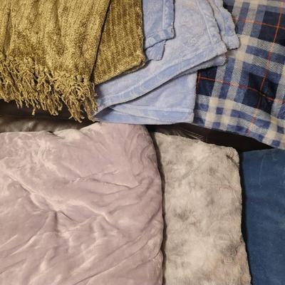 6pc Super Soft Couch Blankets & Throws Lot - Snuggle Up for Your Favorite Fall Games & Shows