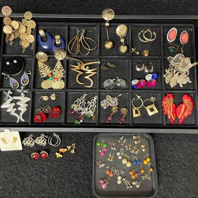Vintage Pierced Fashion Earrings 