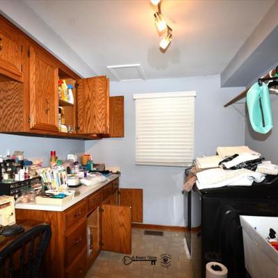 Sale Photo Thumbnail #672: 0671 laundry room