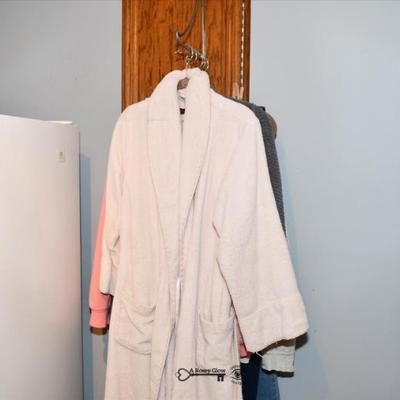 Sale Photo Thumbnail #1010: 1009 laundry room