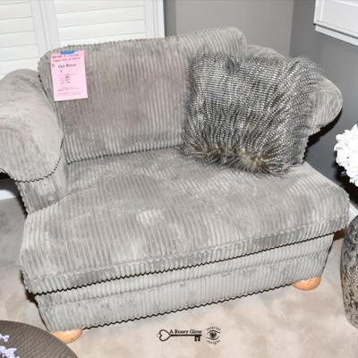 Sale Photo Thumbnail #170: 0169 living room