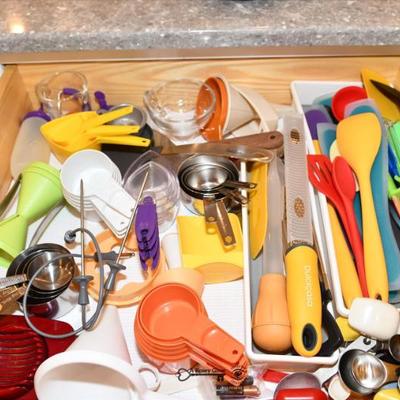 Sale Photo Thumbnail #163: 0162 kitchen