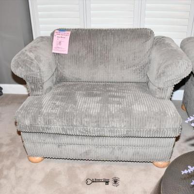 Sale Photo Thumbnail #169: 0168 living room