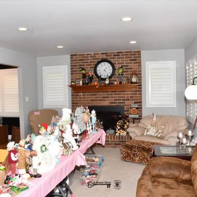 Sale Photo Thumbnail #438: 0437 family room