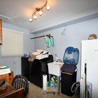 Sale Photo Thumbnail #670: 0669 laundry room