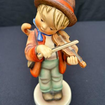 Goebel Hummel Figurine – Little Fiddler