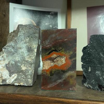 Sale Photo Thumbnail #122: Rocks and fossils 