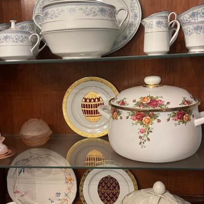 Sale Photo Thumbnail #74: Fine China galore 