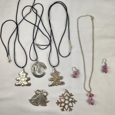 Sale Photo Thumbnail #164: Jewelry 
