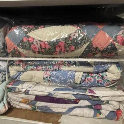 Sale Photo Thumbnail #125: Quilts 