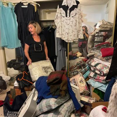Sale Photo Thumbnail #106: Linens galore 