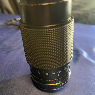 Lot 554: Vivitar 75–205mm f/3.5–4.5 Zoom Lens with Skylight Filter & Vivitar 45 Light Meter