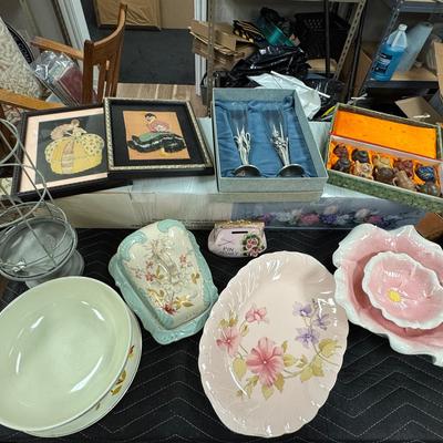 Lot 246: Home Decor Collection