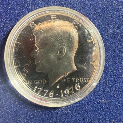 Lot 546: Bi-centenial Coins