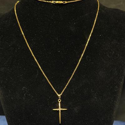 Lot 536: 14K Gold Necklace And Cross (4.6g)