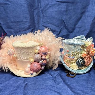 Lot 401: 4 Chiki Bird Mini Top Hats – Steampunk, Feather, and Floral Decorative Designs