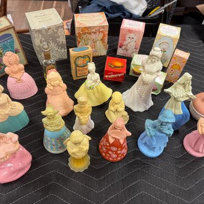Lot 212: Vintage Avon Womens Cologne Bottles 
