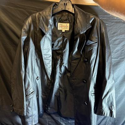 Lot 560: Women’s Leather Coat Size Large