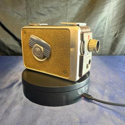 Lot 555: Kodak Brownie 8mm Movie Camera – Vintage 1950s