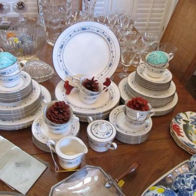 Sale Photo Thumbnail #46: Noritake 60pc "Norma" Fine China