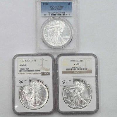 114 • (3) 1ozt .999 fine silver eagle coins