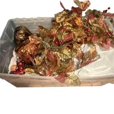 Lot 600-001   
Decorative Autumn Items