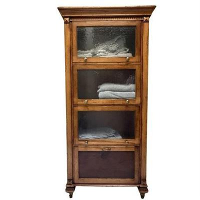 Lot 039  
Ethan Allen Glass Front Book Case