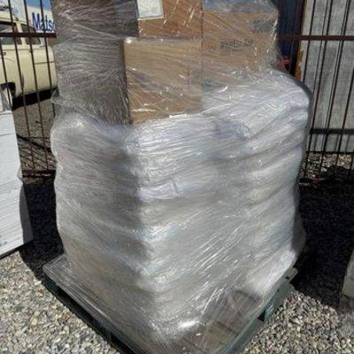 92512 • pallet of bed sheets and towels