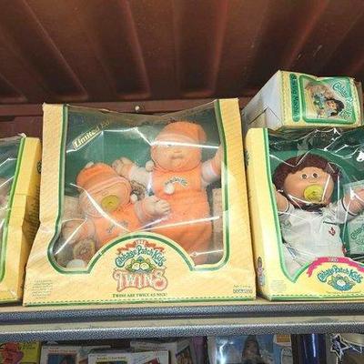 6024 • (8) cabbage patch kids dolls & accessories