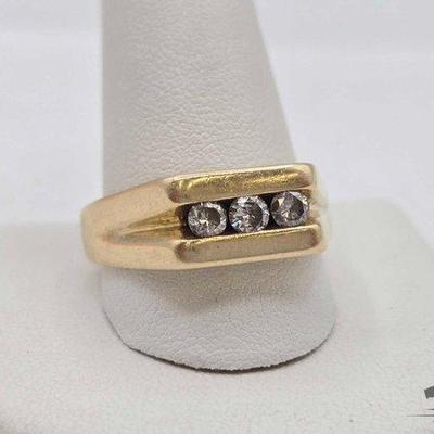 702 • 14k gold ring with 3 diamonds, 7.6g