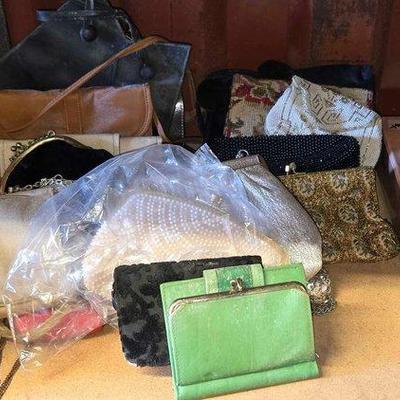 6058 • (15) handbags & wallets