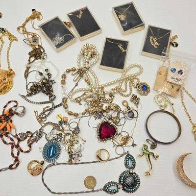 1008 • costume jewelry
