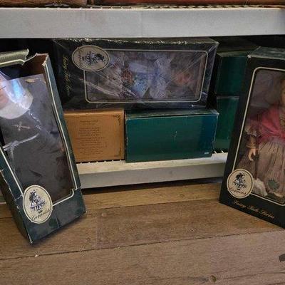 7558 • porcelain dolls