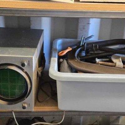 5176 • elco model 460 dc wide band oscilloscope & tub of tools