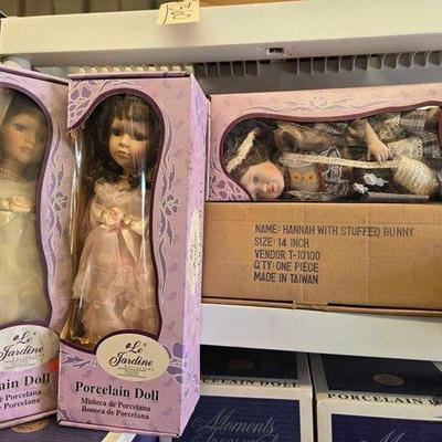7562 • porcelain dolls