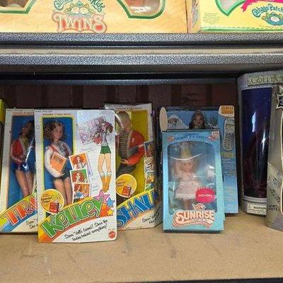 6026 • (11) dolls & accessories