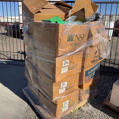 92500 • pallet of rubber boots