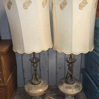 7506 • (2) hollywood regency style lamps