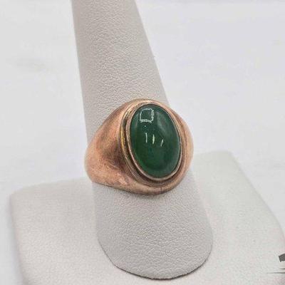 704 • 14k gold ring with jade gemstone, 4.4g
