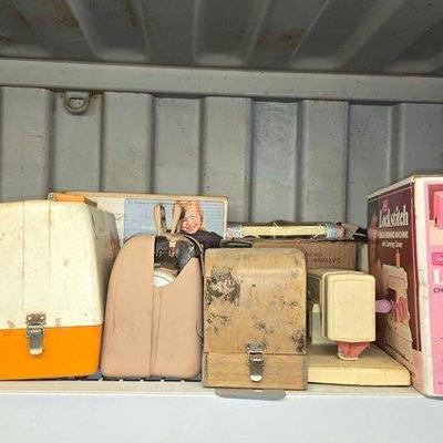 7512 • (11) childs sewing machines with carrying covers