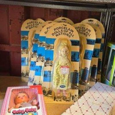 6018 • (10) dolls & porcelain