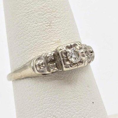 712 • 14k white gold and diamond ring, 2.3g