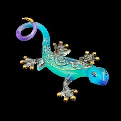 Lot 021   
Glass Desert Gecko Figurine