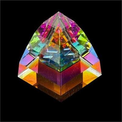 Lot 022   
Swarovski Crystal Prism Pyramid Paperweight