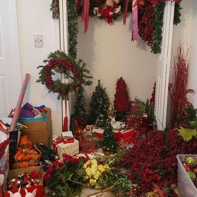 Holiday Décor Collection Featuring Wreaths, Ornaments & More