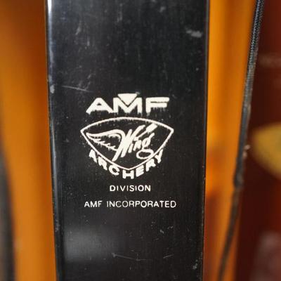 over 30 target bows and good selection of arrows and accessories
these are vintage and collectible. - very good condition. 