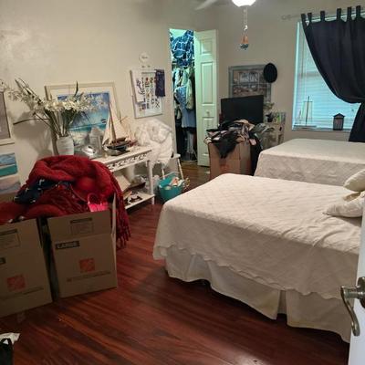 Sale Photo Thumbnail #27: Twin beds